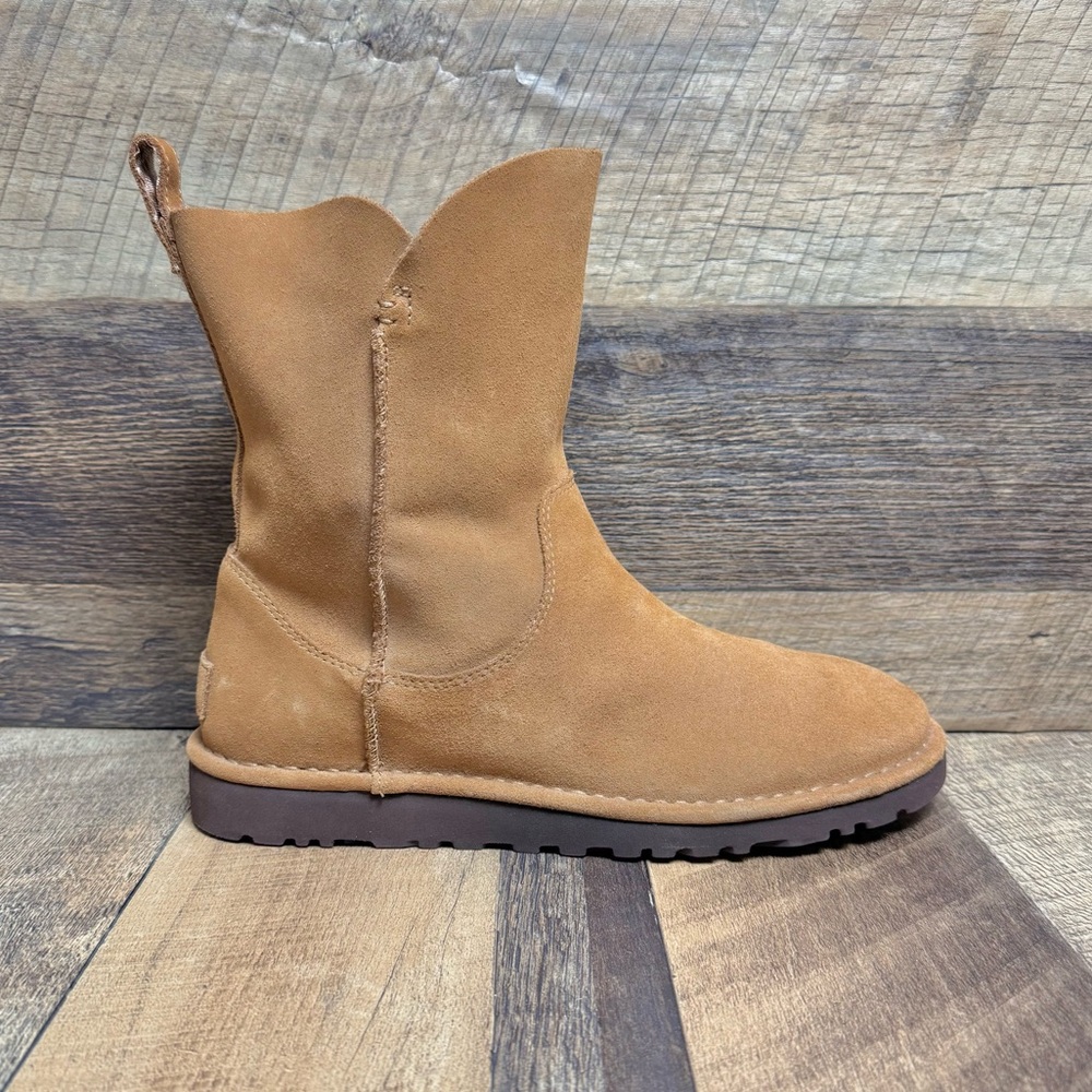 UGG Brown Winter Boots Ankle-Height Pull-On